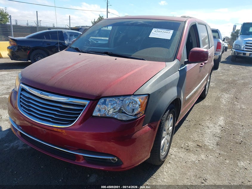 2014 CHRYSLER TOWN & COUNTRY auction photo 2