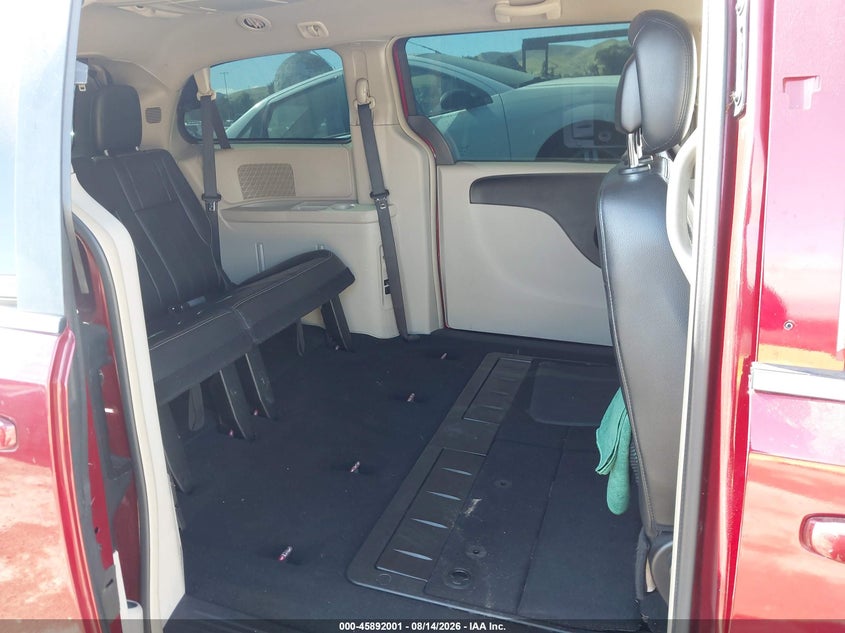 2014 CHRYSLER TOWN & COUNTRY auction photo 8