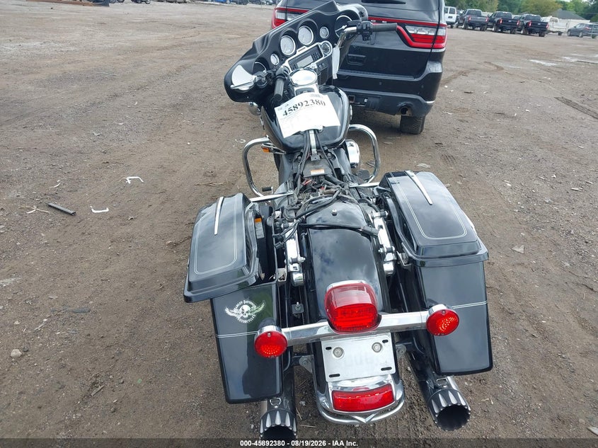 HARLEY-DAVIDSON FLHTCU 2010