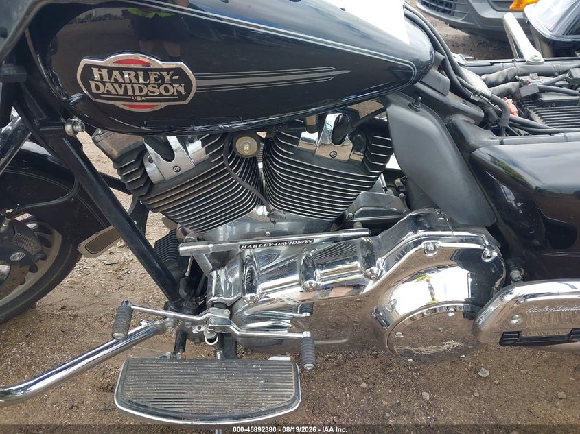 HARLEY-DAVIDSON FLHTCU 2010