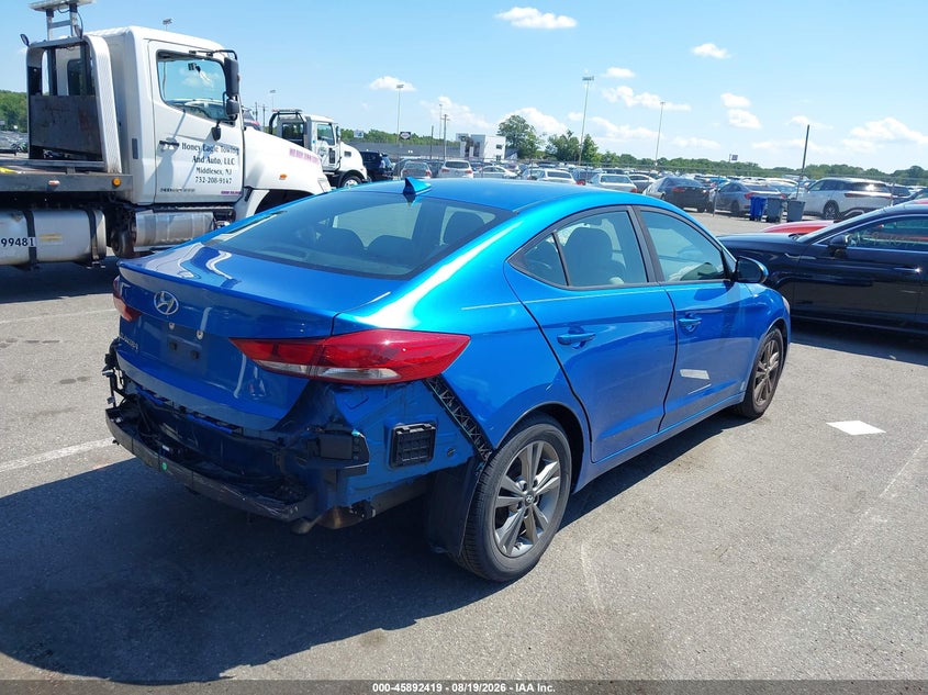 Фото 4 - HYUNDAI ELANTRA