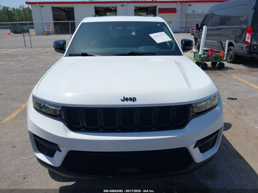 JEEP GRAND CHEROKEE - zdjęcie 13