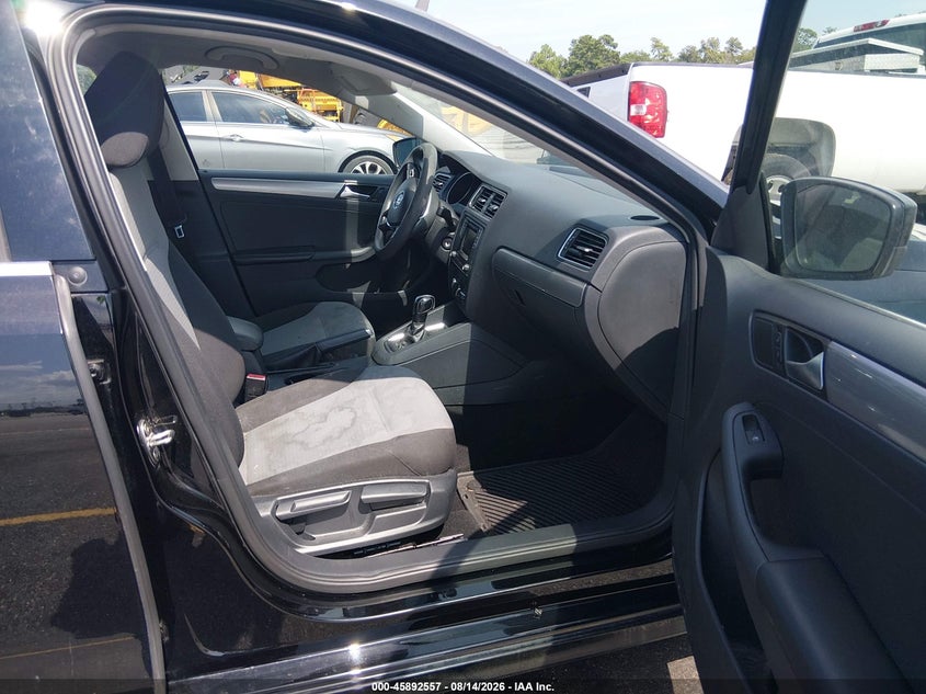 2017 VOLKSWAGEN JETTA auction photo 5