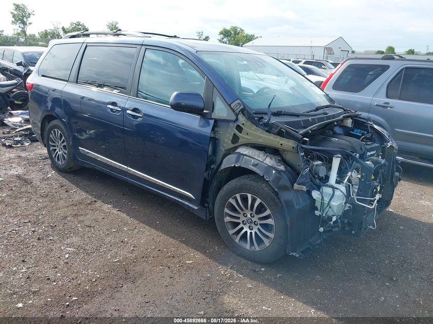 TOYOTA SIENNA - zdjęcie 1