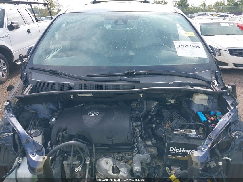 TOYOTA SIENNA - zdjęcie 10