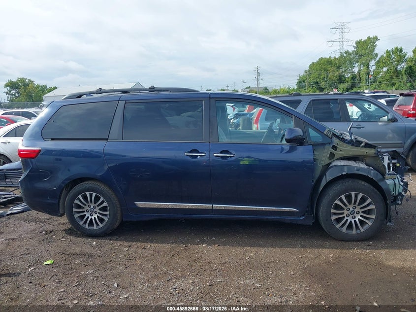 TOYOTA SIENNA - zdjęcie 14