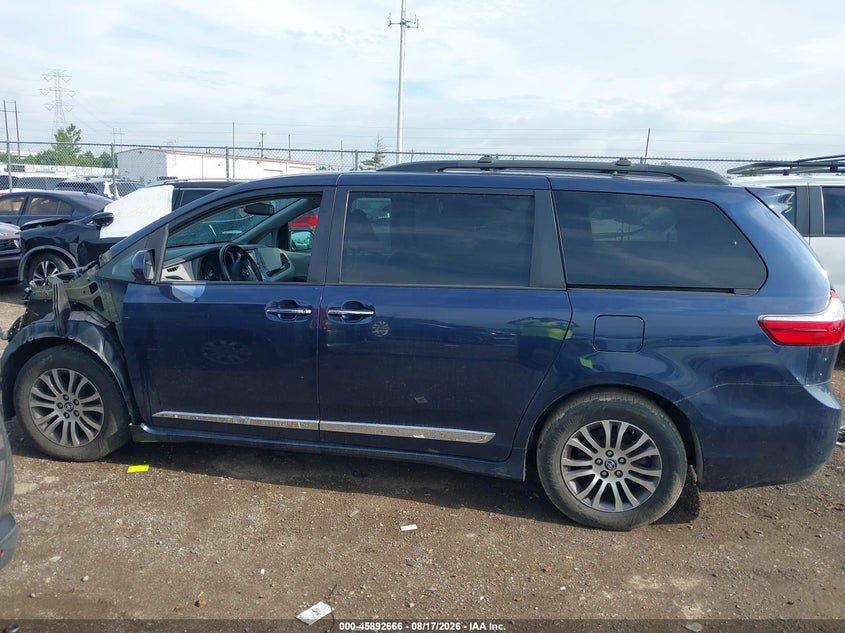 TOYOTA SIENNA - zdjęcie 15