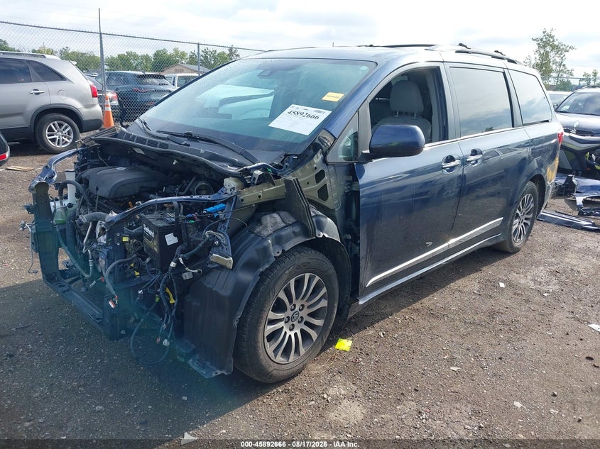 TOYOTA SIENNA - zdjęcie 2