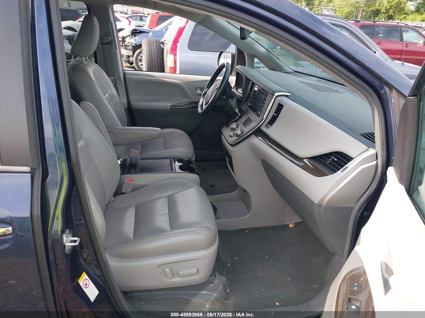 TOYOTA SIENNA - zdjęcie 5
