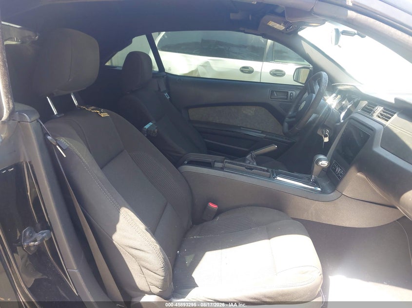 2010 FORD MUSTANG auction photo 5