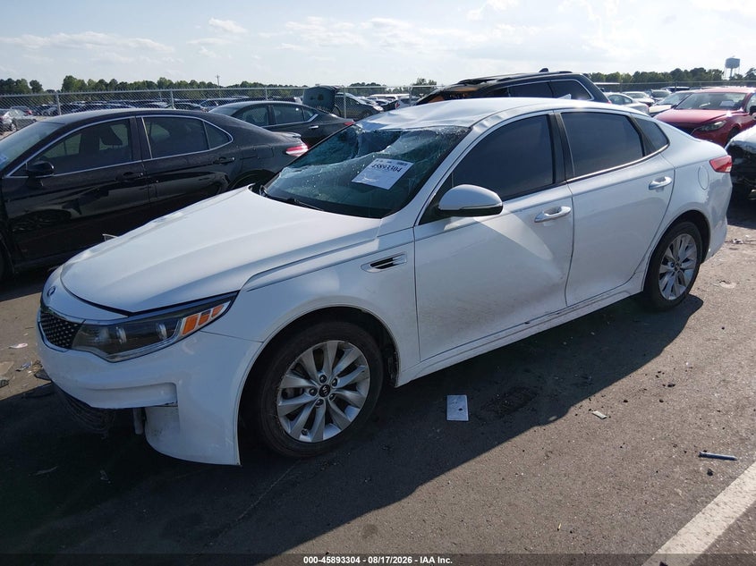 2016 Kia Optima, Удар спереди, IAAI, VIN 5XXGU4L35GG075012 — фото 2