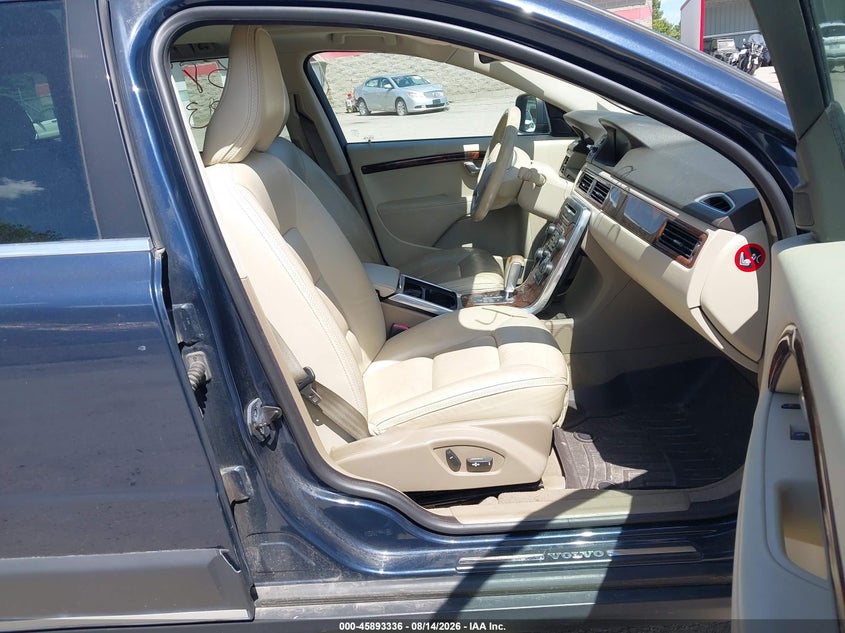 2012 VOLVO XC70 auction photo 5