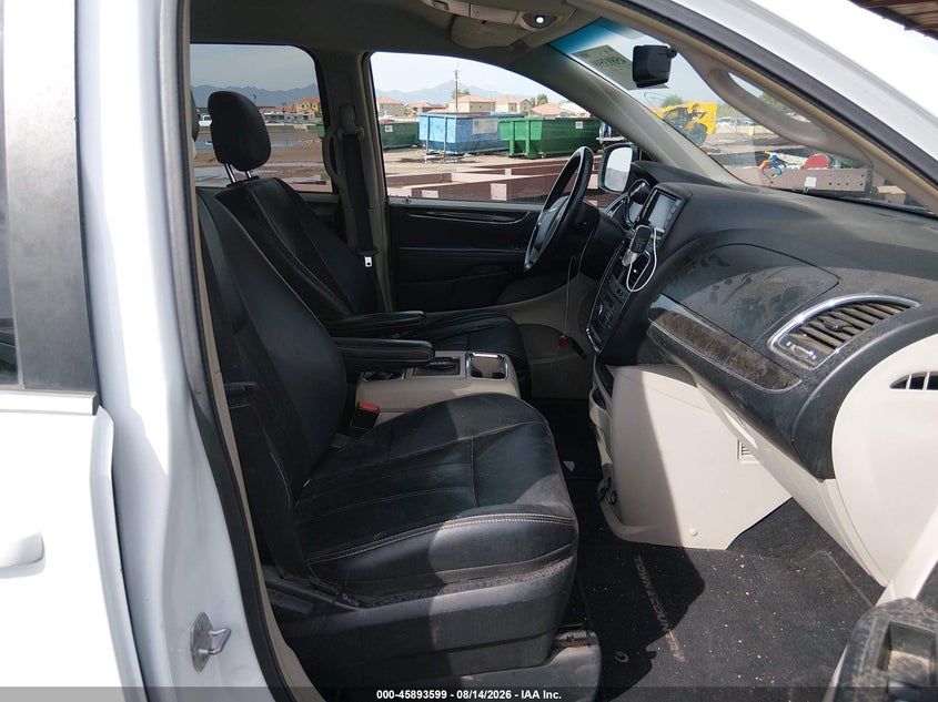 2014 CHRYSLER TOWN & COUNTRY auction photo 5