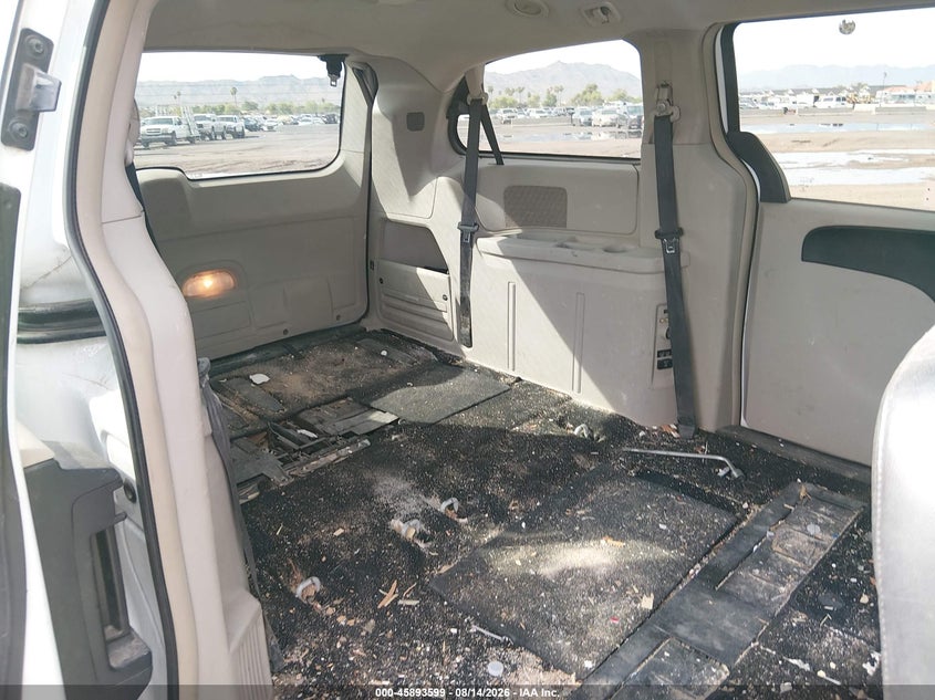 2014 CHRYSLER TOWN & COUNTRY auction photo 8