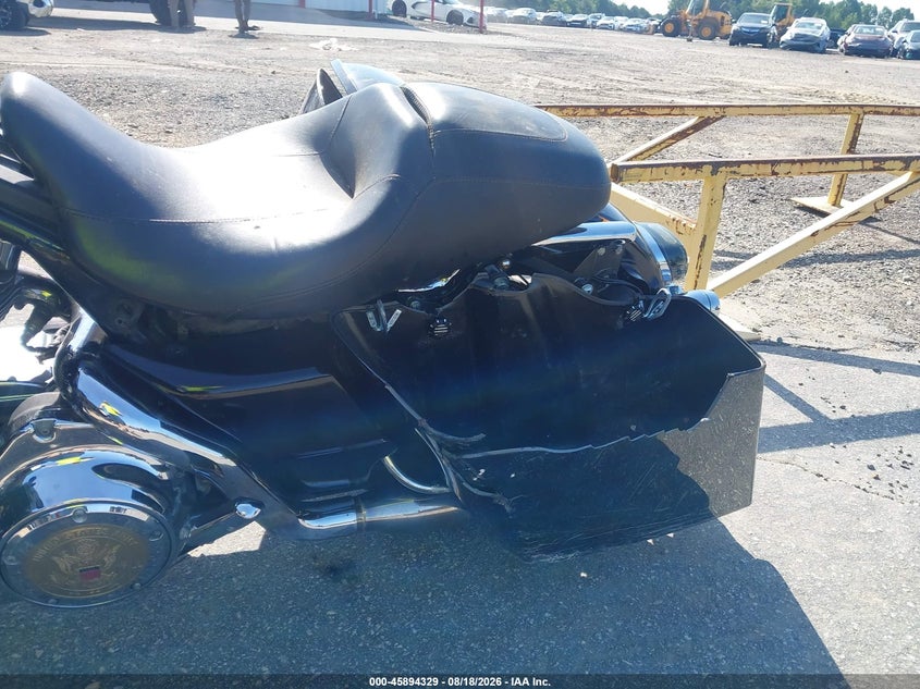 HARLEY-DAVIDSON FLHX 2007