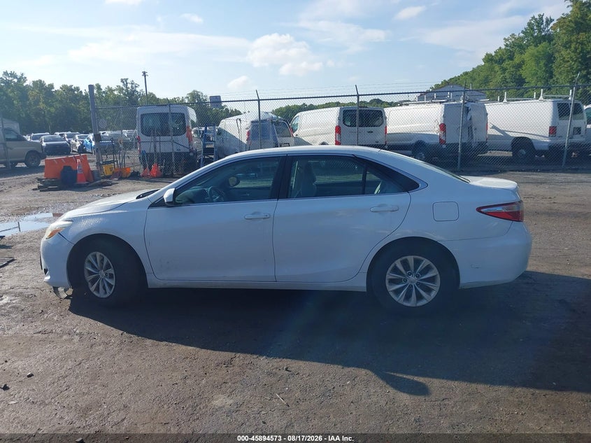 TOYOTA CAMRY - zdjęcie 15