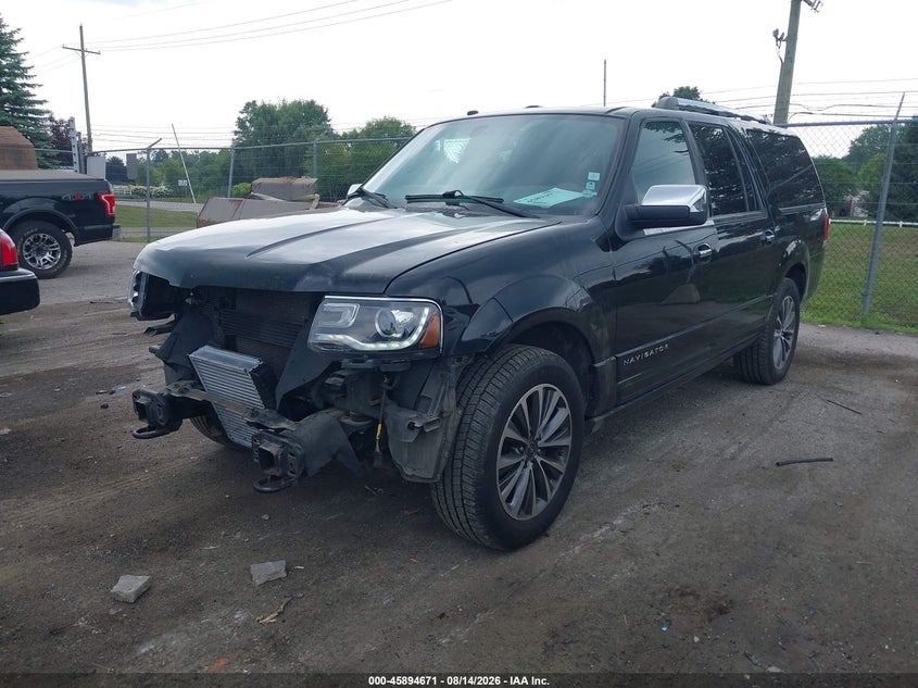2017 LINCOLN NAVIGATOR L auction photo 2