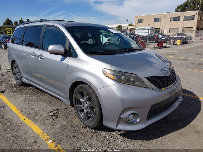 TOYOTA SIENNA - zdjęcie 1