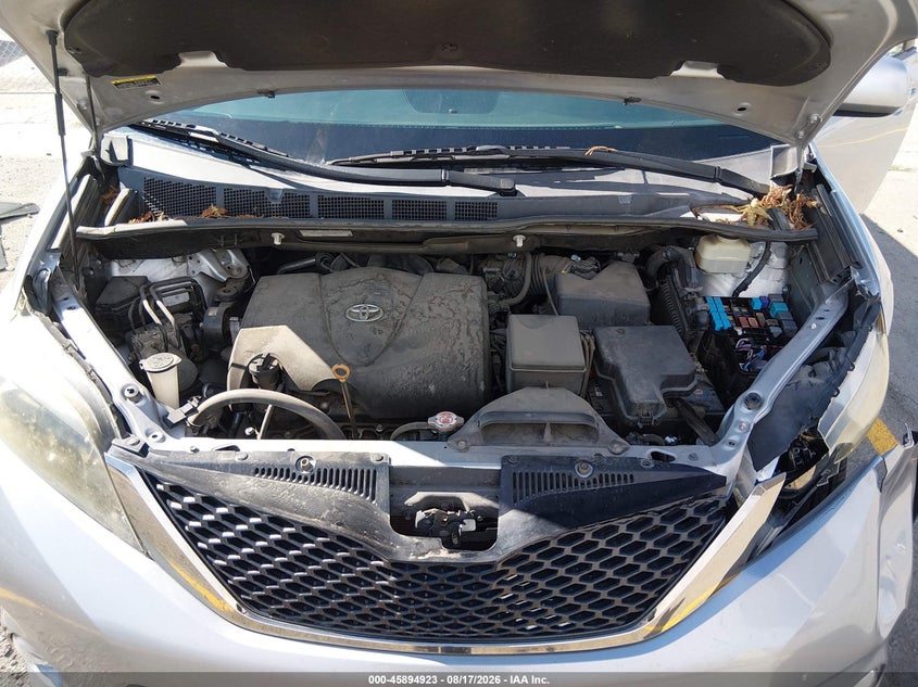 TOYOTA SIENNA - zdjęcie 10