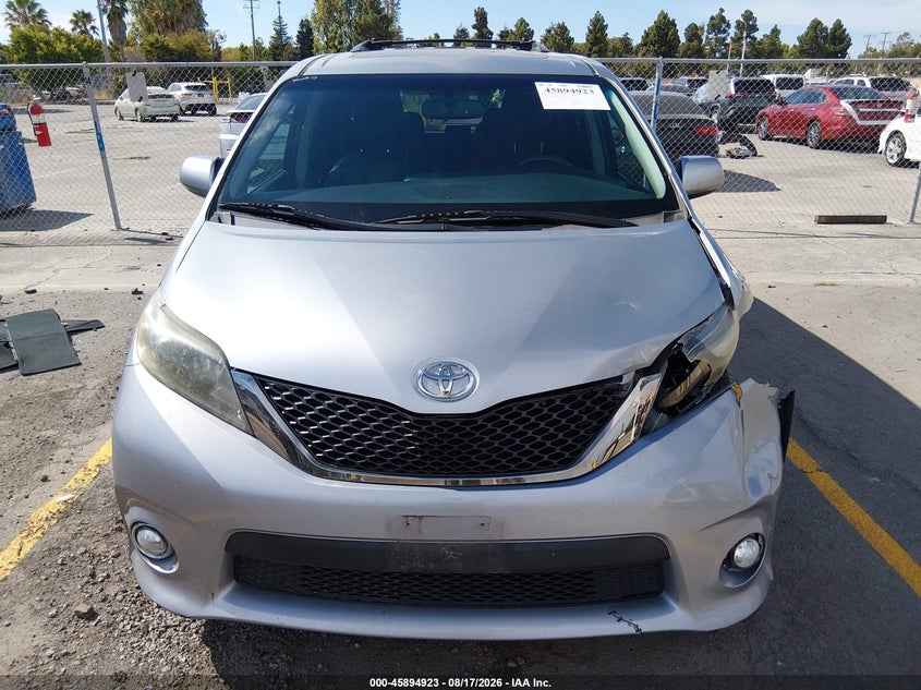 TOYOTA SIENNA - zdjęcie 12