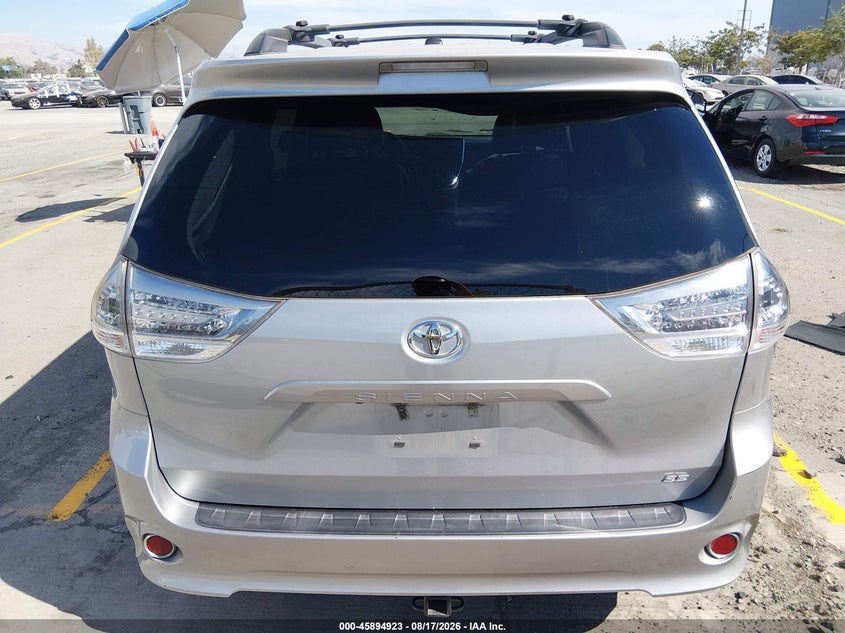 TOYOTA SIENNA - zdjęcie 16