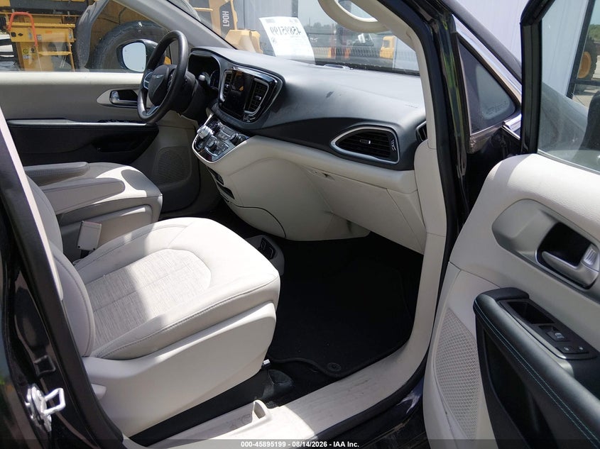 2018 CHRYSLER PACIFICA HYBRID auction photo 5