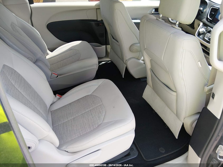 2018 CHRYSLER PACIFICA HYBRID auction photo 8