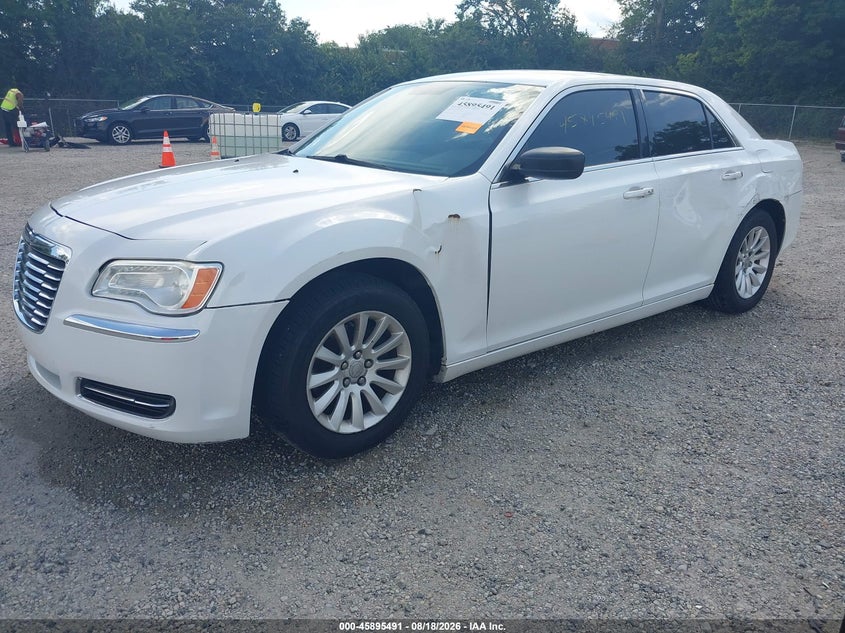 2012 Chrysler 300, Левый бок, IAAI, VIN 2C3CCAAG1CH117144 — фото 2