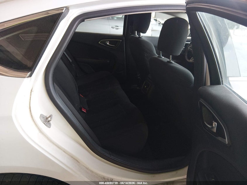 2016 CHRYSLER 200 auction photo 8