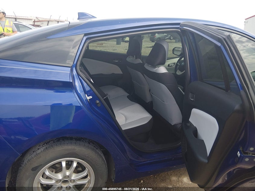 2018 TOYOTA PRIUS auction photo 8