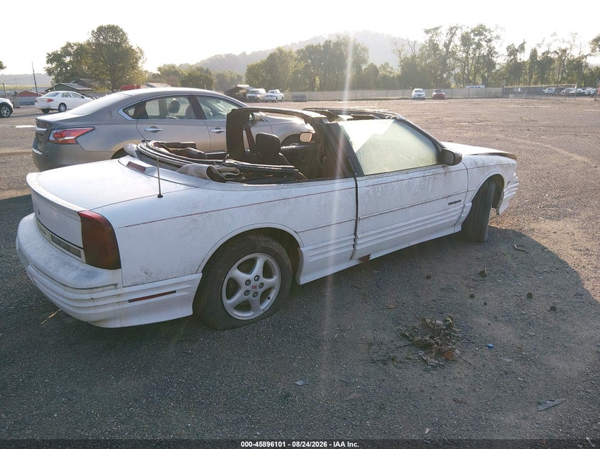 1993 OLDSMOBILE CUTLASS SUPREME auction photo 4