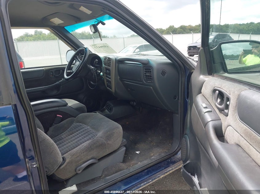 2001 CHEVROLET S-10 auction photo 5