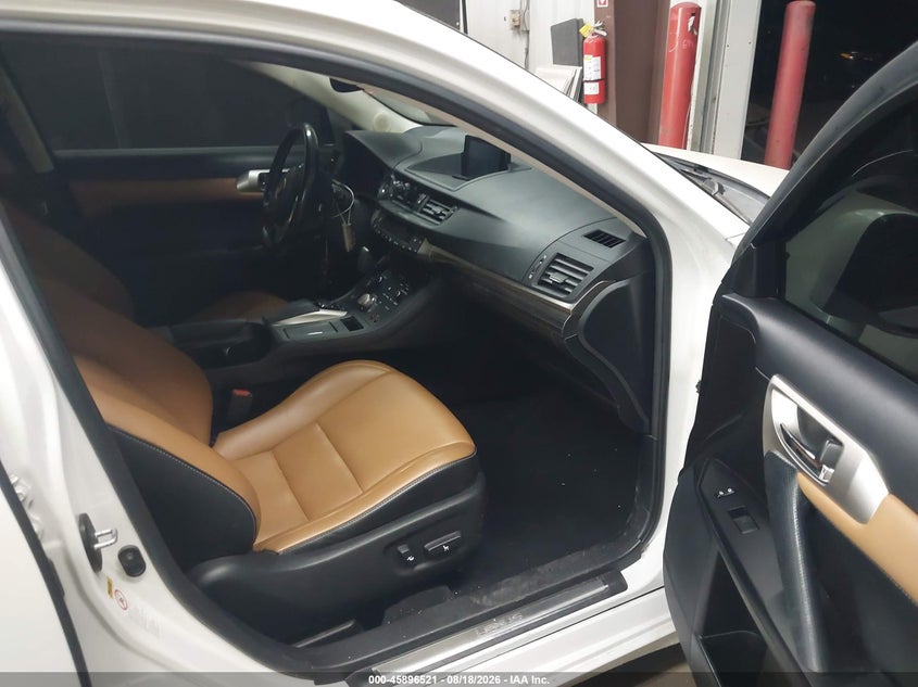 2016 LEXUS CT 200H auction photo 5