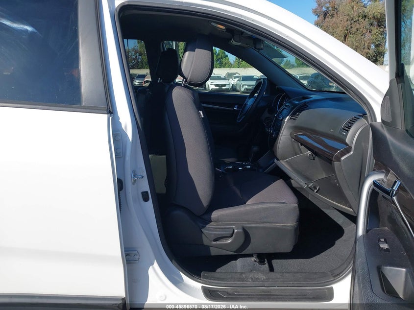 2011 KIA SORENTO auction photo 5