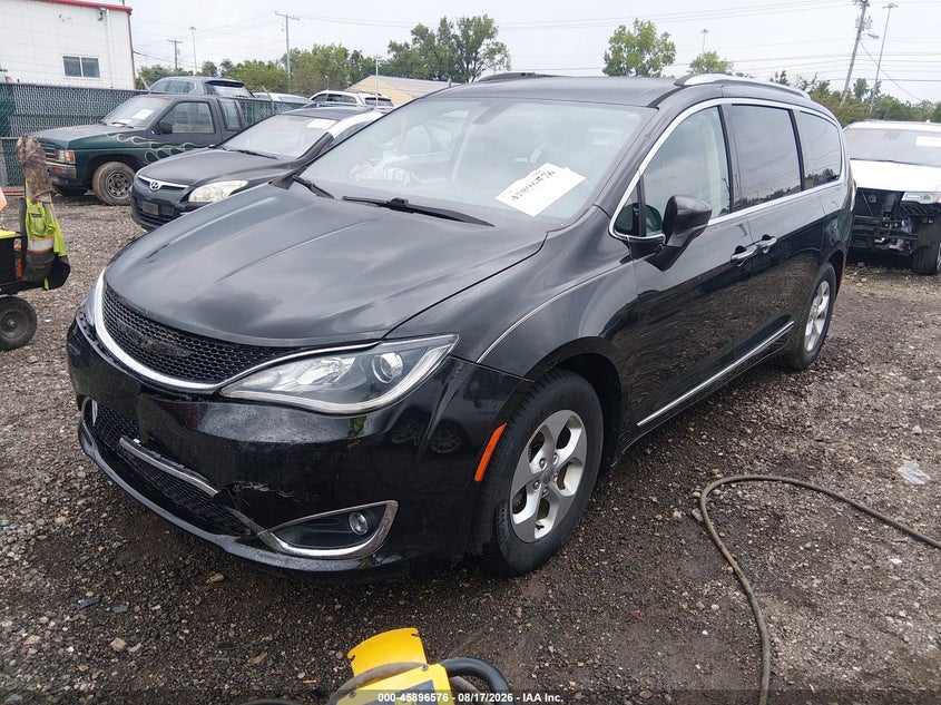 2017 Chrysler Pacifica, Front End, IAAI, VIN 2C4RC1EG4HR811196 — photo 2