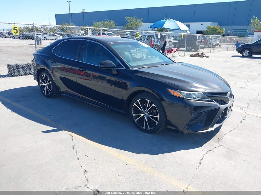 2018 TOYOTA CAMRY SE