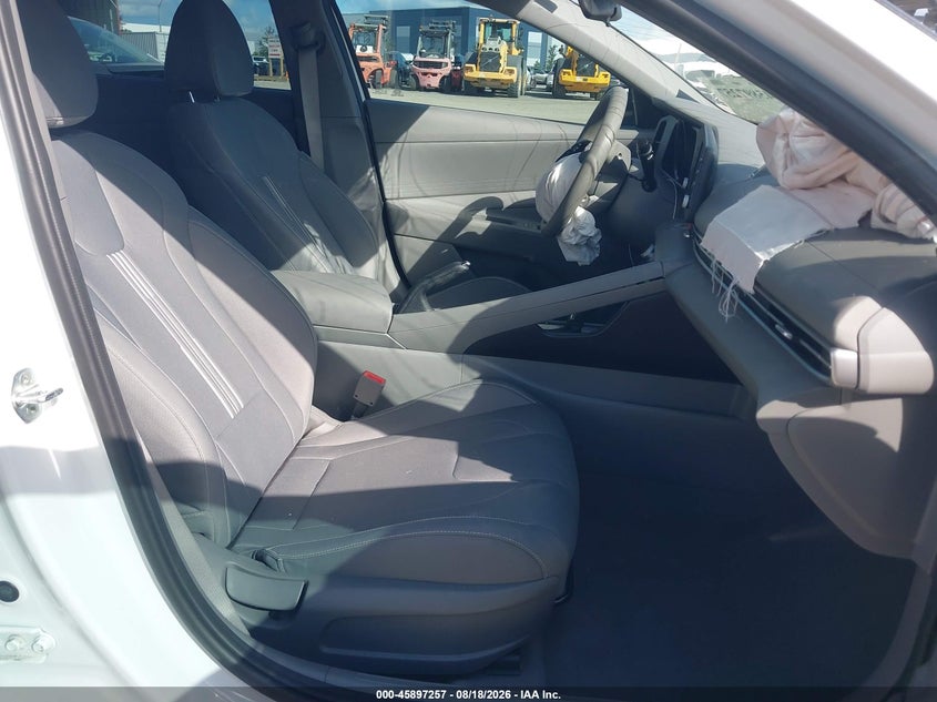 2023 HYUNDAI ELANTRA auction photo 5