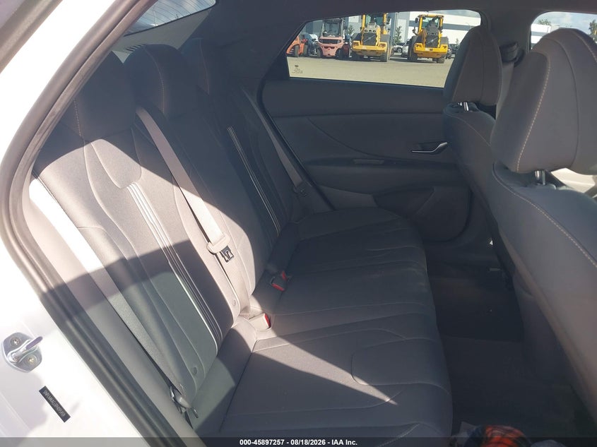 2023 HYUNDAI ELANTRA auction photo 8