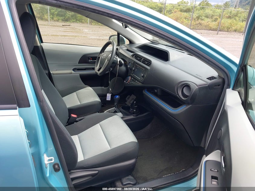 2013 TOYOTA PRIUS C auction photo 5