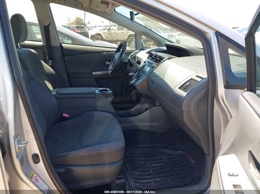 2014 TOYOTA PRIUS V auction photo 5