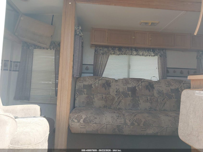 2001 FLEETWOOD PROWLER 28 5S auction photo 5