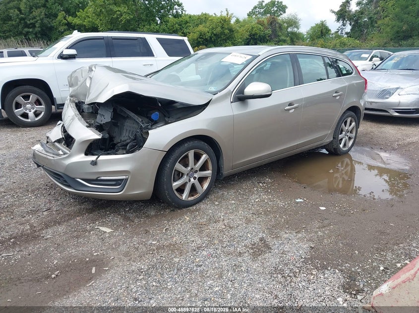 2016 Volvo V60, Front End, IAAI, VIN YV140MEKXG1294797 — photo 2