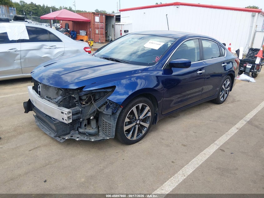 2017 Nissan Altima, Right Front, IAAI, VIN 1N4AL3AP4HC483775 — photo 2