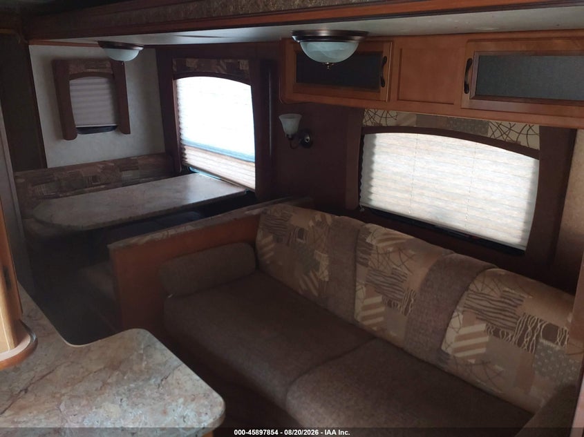 2012 GULFSTREAM CONQUEST 323TBR auction photo 8