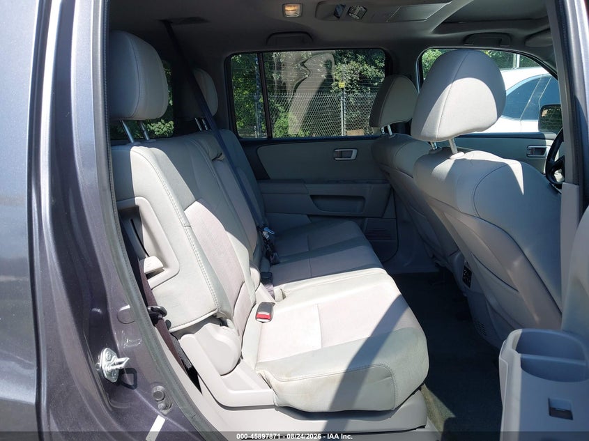 2015 HONDA PILOT SE · Фото 8