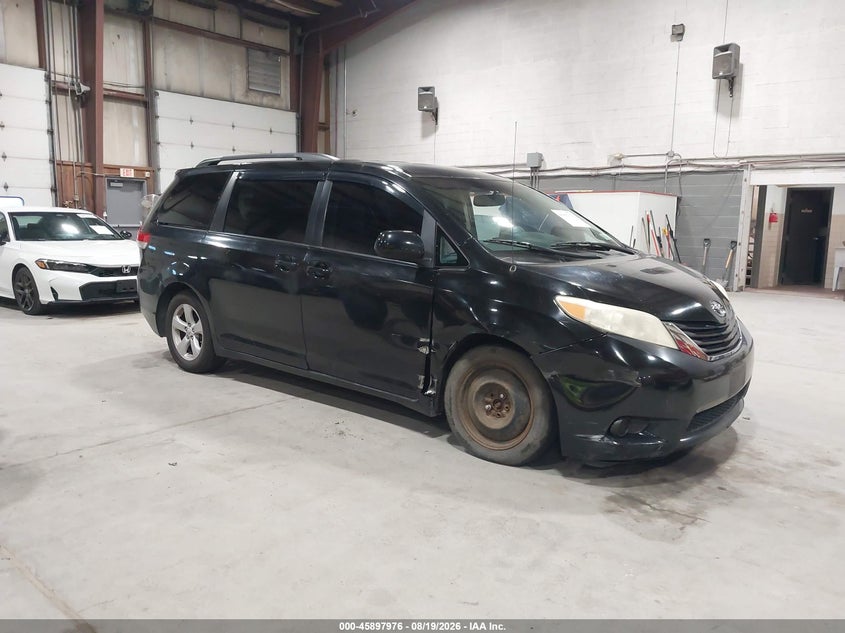 2012 TOYOTA SIENNA auction photo 1