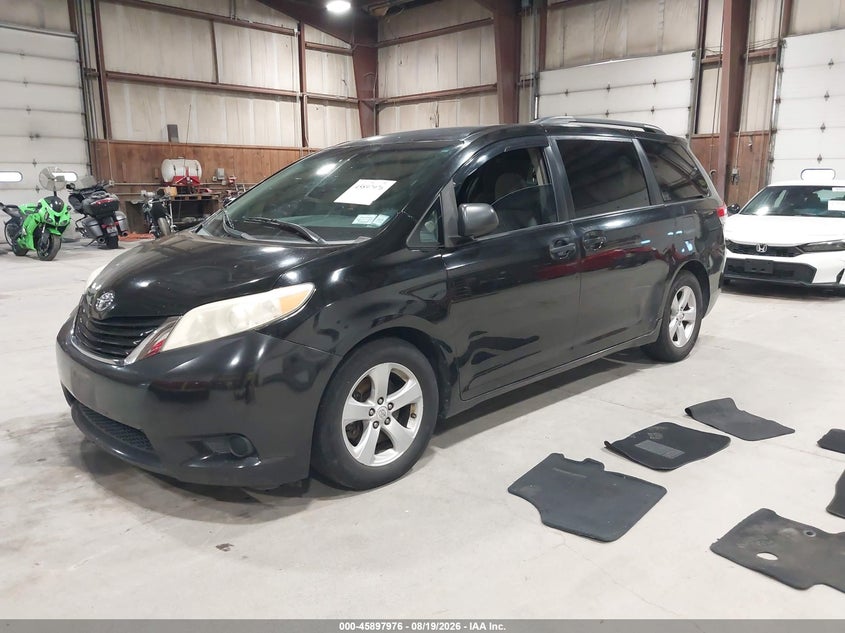 2012 TOYOTA SIENNA auction photo 2