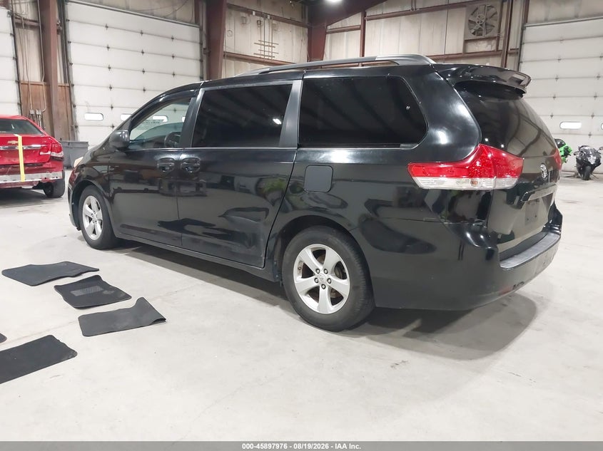 2012 TOYOTA SIENNA auction photo 3