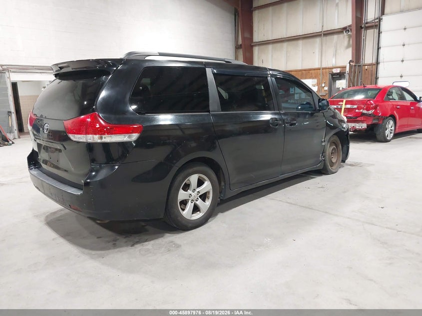 2012 TOYOTA SIENNA auction photo 4