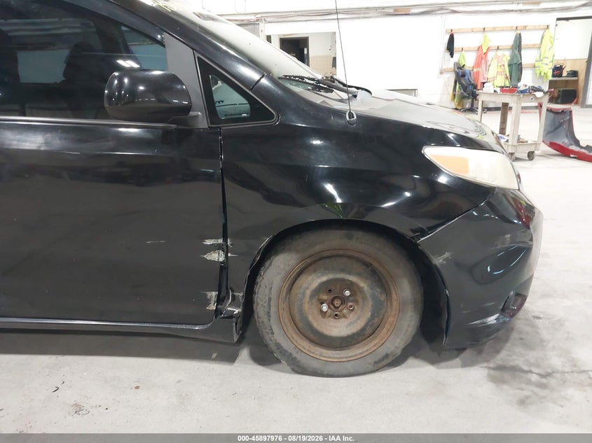 2012 TOYOTA SIENNA auction photo 6